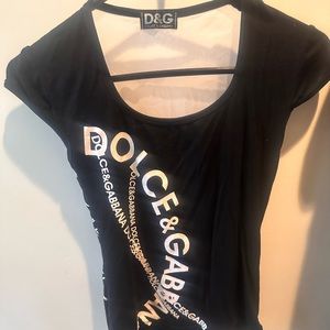 Black soft cotton D&G vintage 2000s Tshirt. fits like a S. In great condition.